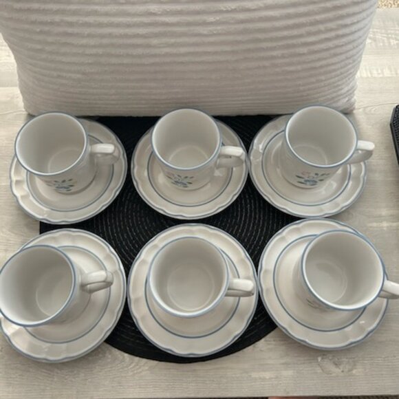 Vintage "Floral Expressions" Stoneware Japan - Set of 6 Cups & Saucers - Picture 9 of 9